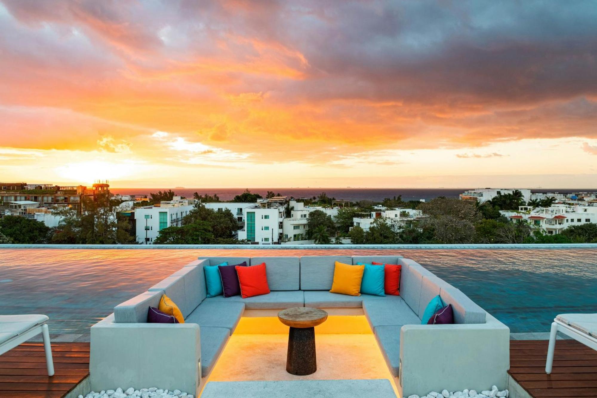 Aloft Playa Del Carmen Hotel Ngoại thất bức ảnh Sunset at the rooftop pool