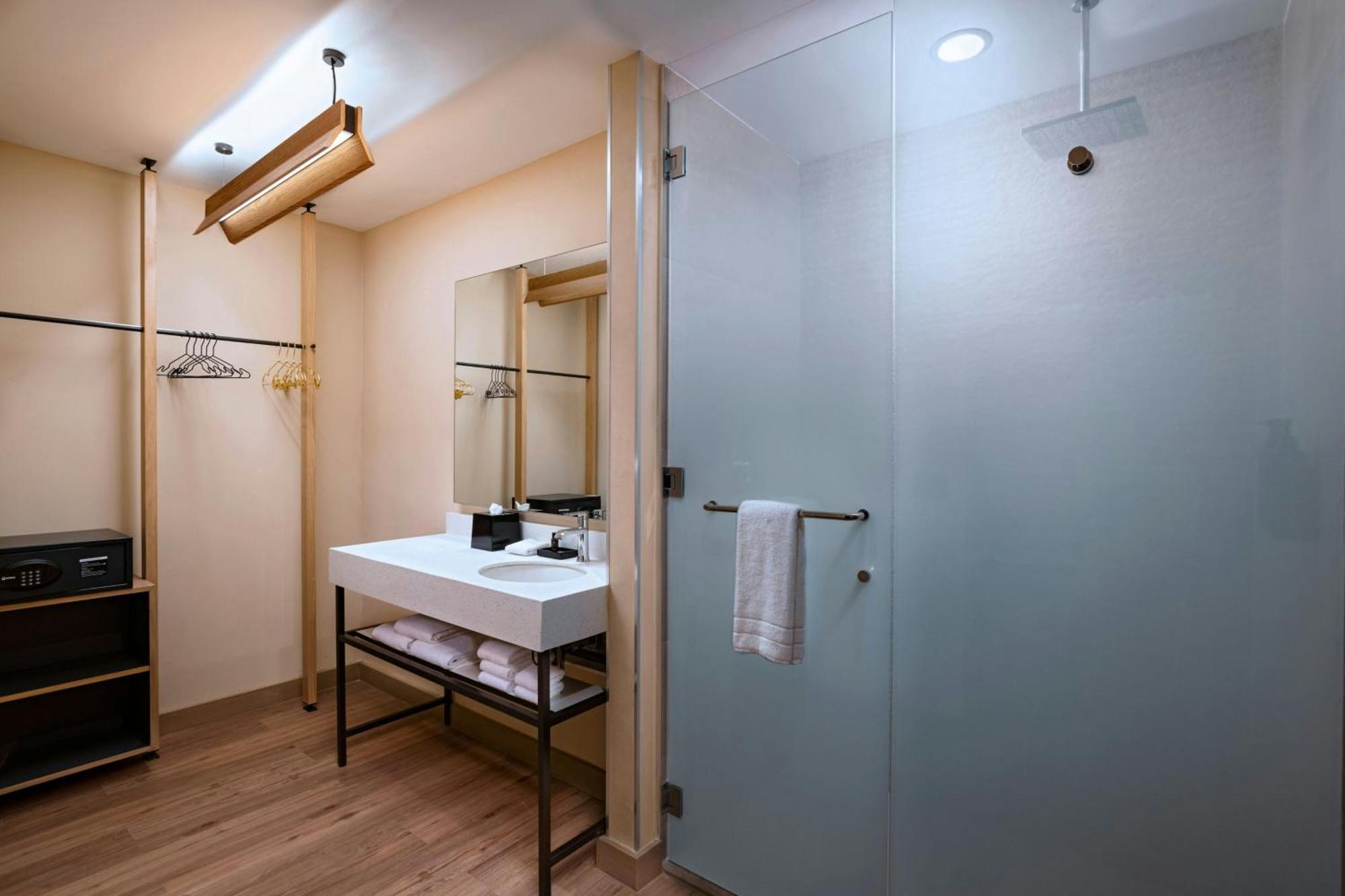 Aloft Playa Del Carmen Hotel Ngoại thất bức ảnh Bathroom