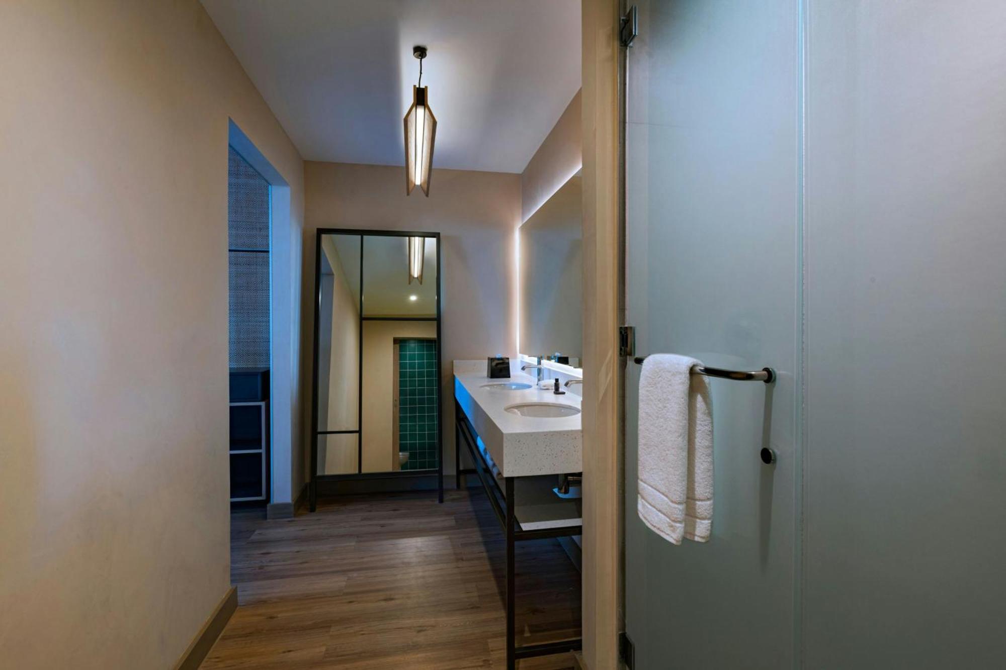 Aloft Playa Del Carmen Hotel Ngoại thất bức ảnh Bathroom
