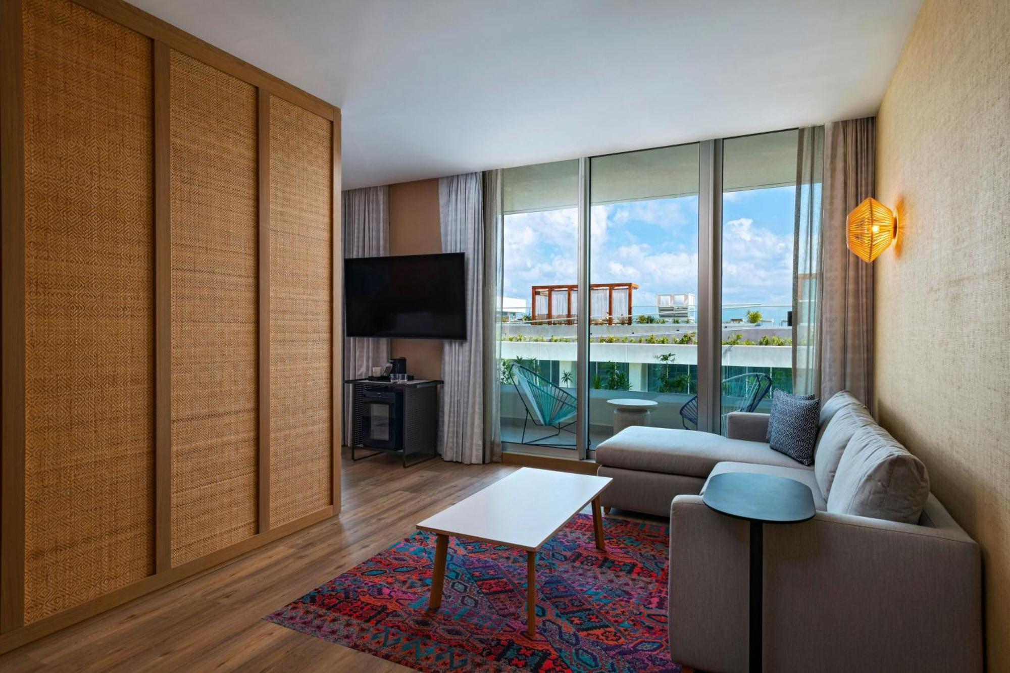 Aloft Playa Del Carmen Hotel Ngoại thất bức ảnh A suite at the W Miami