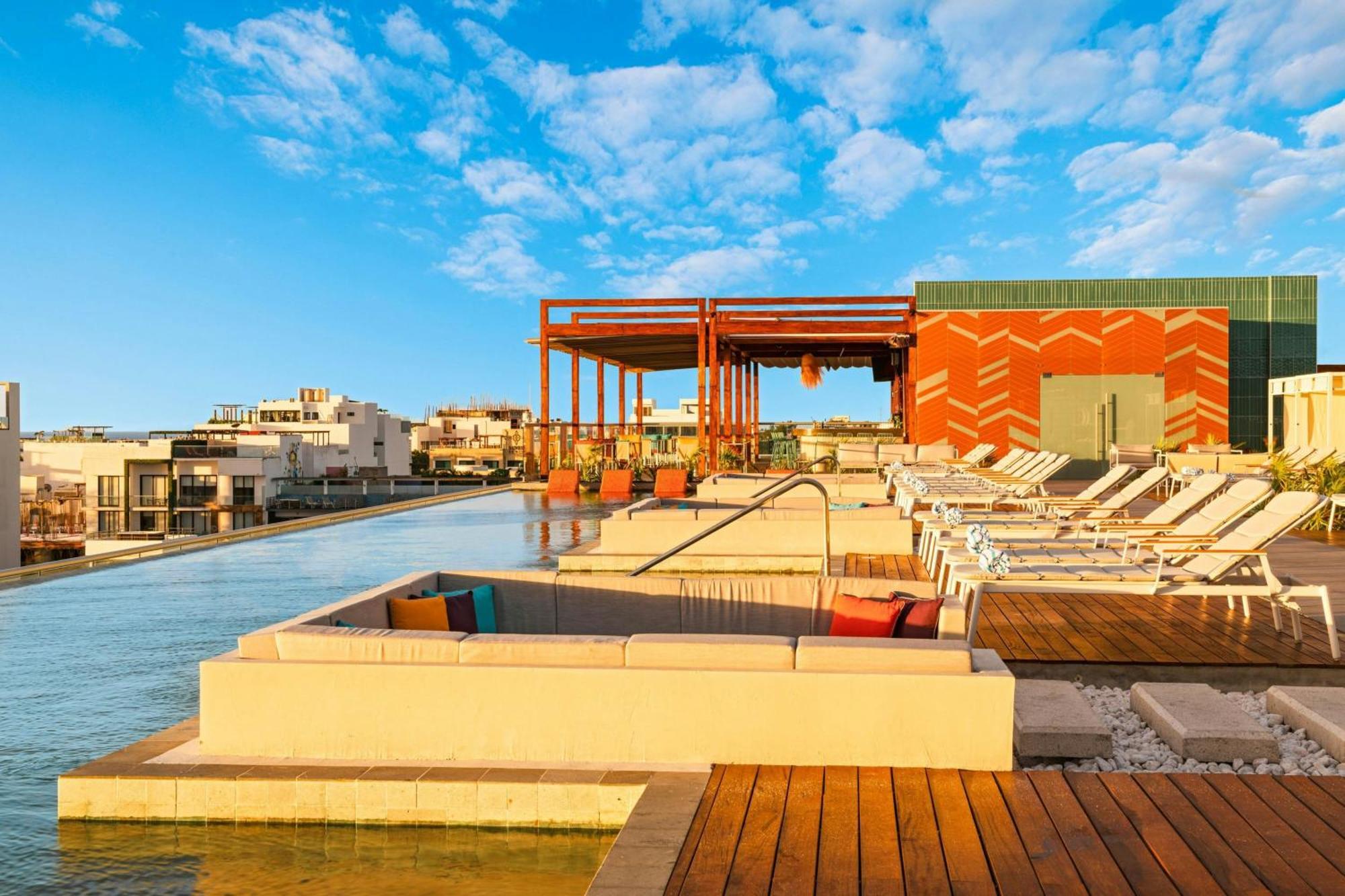 Aloft Playa Del Carmen Hotel Ngoại thất bức ảnh Rooftop pool at the Hotel